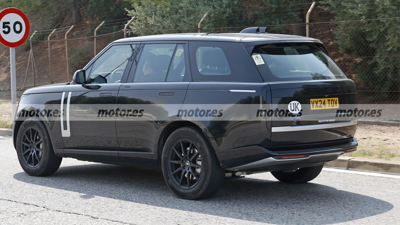 El Range Rover Electric 2025 reaparece en fotos espía, un desarrollo que ya no admite descansos 9