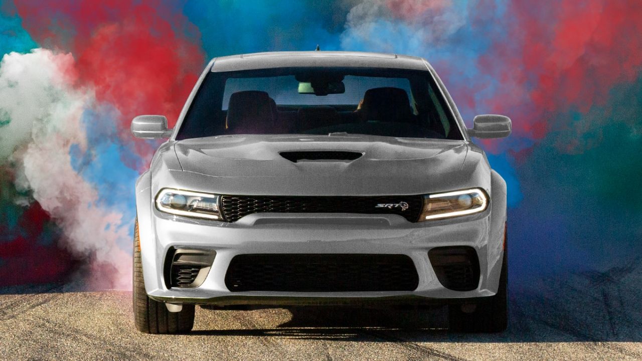 Dodge apuesta por un sistema de venta de la vieja escuela para su primer muscle car eléctrico, «poner el culo en el asiento»