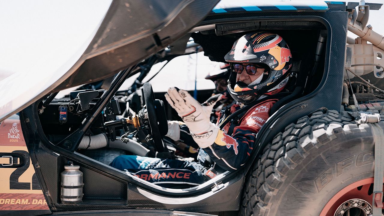 Carlos Sainz explica los motivos de su abandono del Dakar: "Era fácil de reparar"