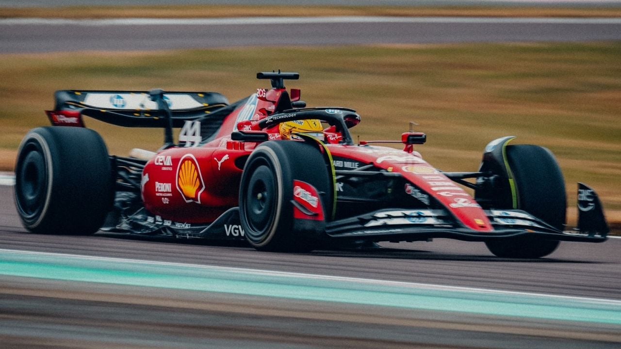 Comienza la era Hamilton en Ferrari, primeras fotos y vídeos de su debut en Fiorano