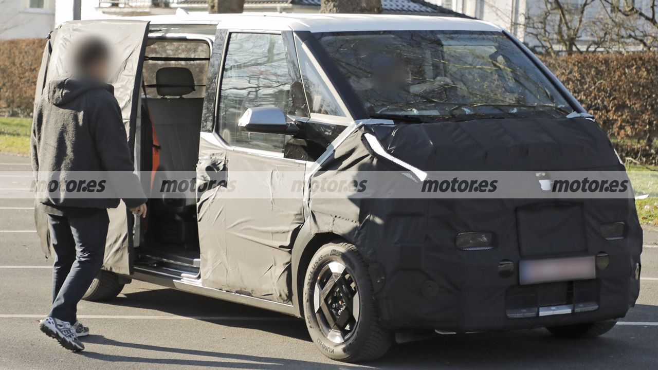 La futura furgoneta eléctrica de KIA revela detalles inéditos en estas nuevas fotos espía y dos objetivos claros 1