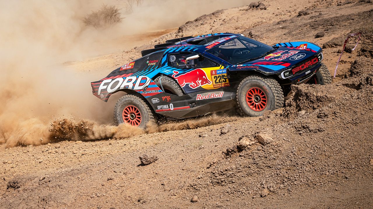 Nasser Al-Attiyah y Sébastien Loeb toman ventaja con Carlos Sainz tras un estratégico Prólogo del Dakar