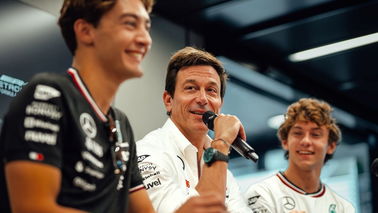 Mientras los rumores sitúan a Verstappen en Aston Martin, Toto Wolff hace una afirmación sorprendente