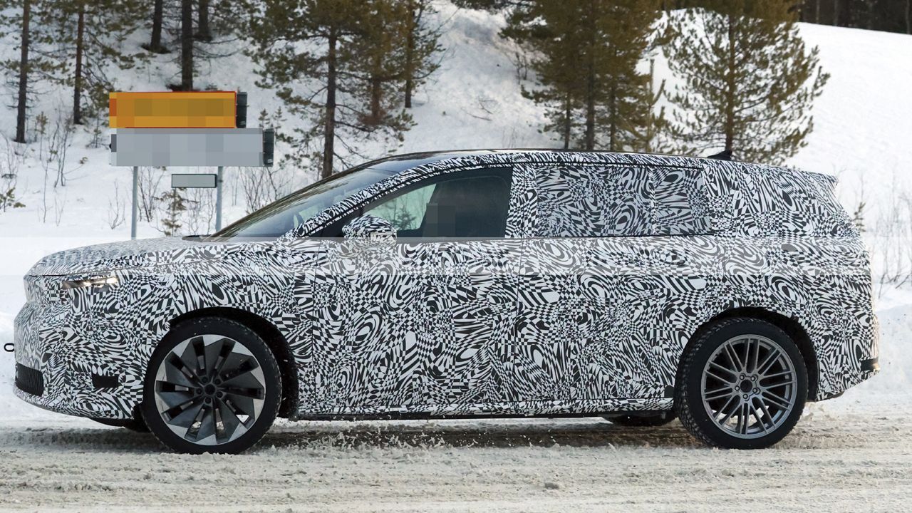 Primeras fotos espía del SUV eléctrico más grande de Skoda, hermano del Kodiaq y con +600 km de autonomía 13