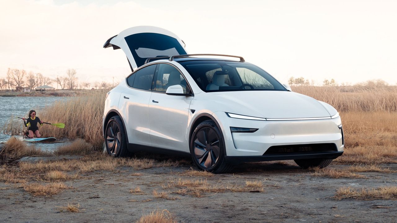 El Tesla Model Y 2025 aterriza en España con 563 kilómetros de autonomía y un elevado precio de lanzamiento