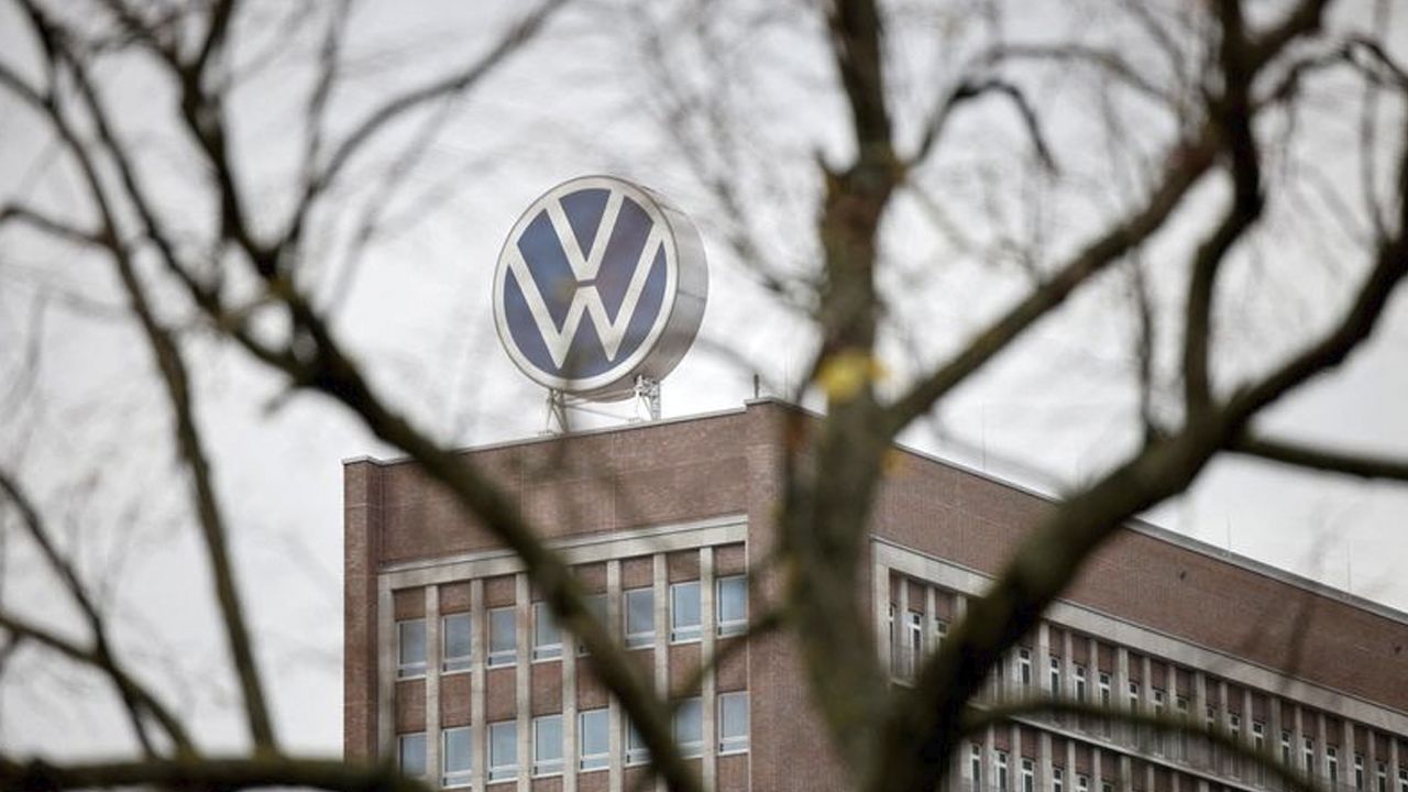 Volkswagen quiere vender más eléctricos, pero primero tendrá que resolver un problema más urgente