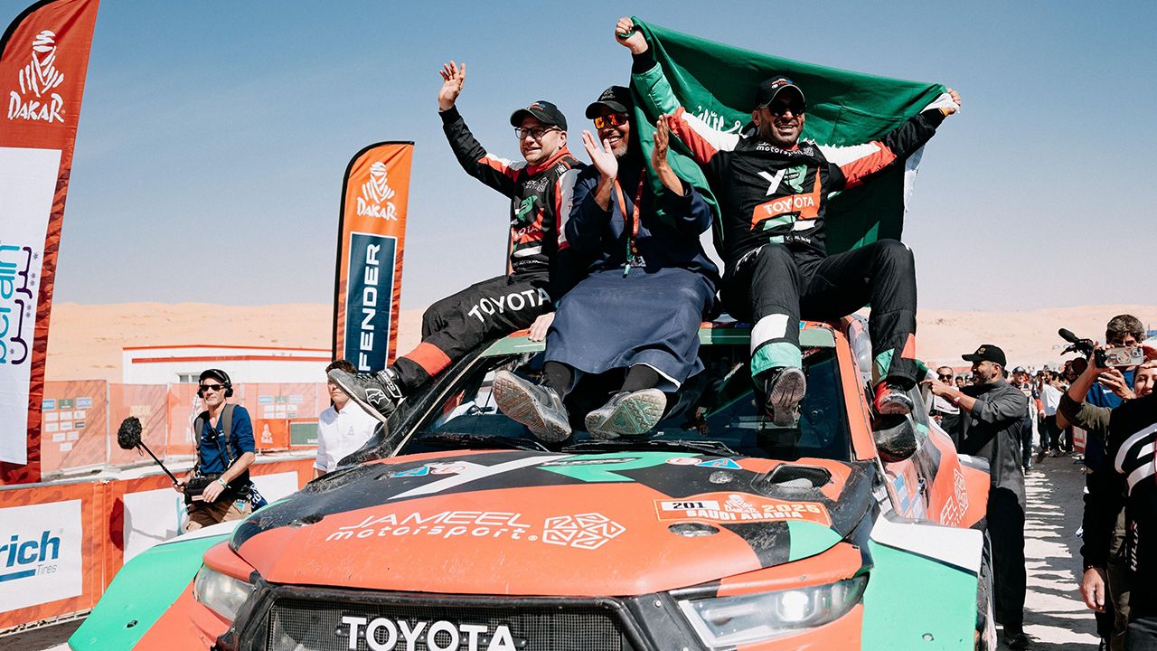 Yazeed Al-Rajhi y Daniel Sanders cumplen con lo previsto y se alzan ganadores del Dakar 2025 en sus categorías