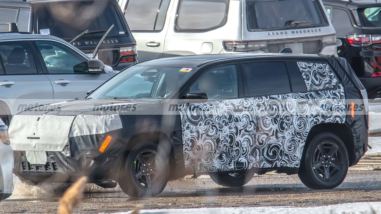 Estas fotos espía confirman el regreso del Jeep Cherokee 2026, un 'gigante' híbrido y eléctrico que no pasará desapercibido