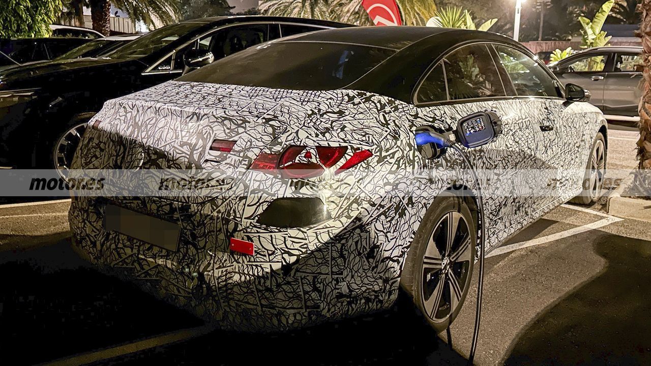 Estas fotos espía son las más reveladoras (y curiosas) del nuevo Mercedes CLA eléctrico antes de su esperado debut 1