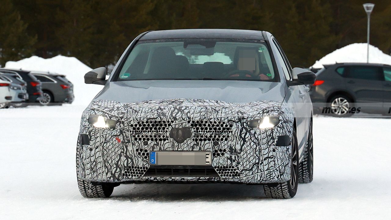 El nuevo Mercedes Clase C 2025 es sorprendido durante unas importantes pruebas de desarrollo 1