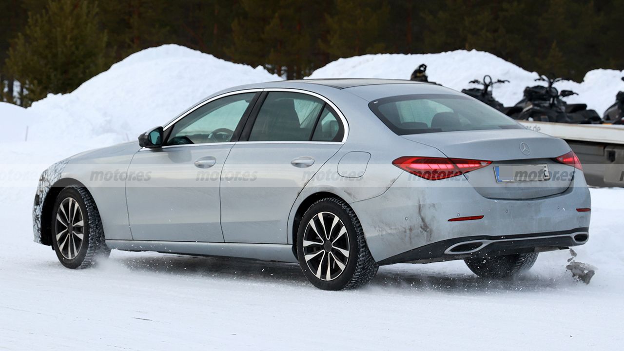 El nuevo Mercedes Clase C 2025 es sorprendido durante unas importantes pruebas de desarrollo 23