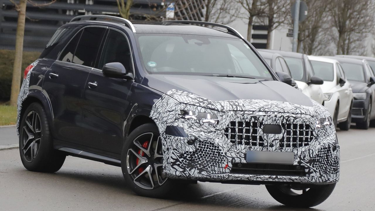 Los nuevos Mercedes-AMG GLE 53 y 63 2026 salen de las sombras y muestran su imagen en estas fotos espía