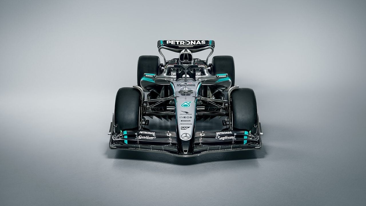 El Mercedes W16 de Russell y Antonelli debuta en Baréin y estas son sus primeras fotos oficiales