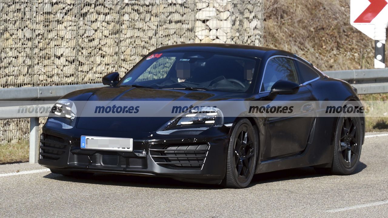 Nuevas fotos espía del Porsche Cayman 2026, el deportivo eléctrico que sorprende con su ADN (y no es el del 911) 0