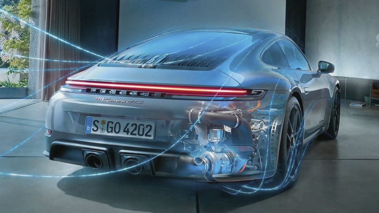 Porsche se lo tiene que pensar. Volver a la combustión no es nada barato, pero el golpe eléctrico duele más