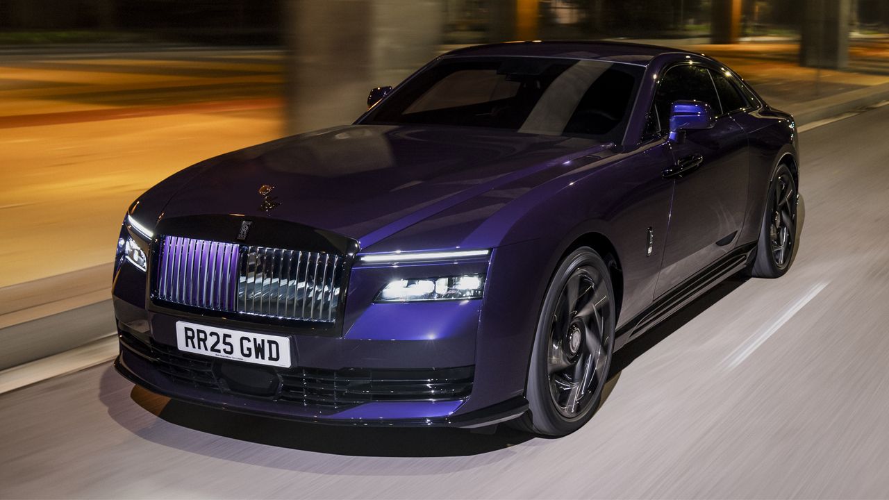 El Rolls-Royce Black Badge Spectre no solo es lujo, es una deportividad llevada a un extremo que no imaginas