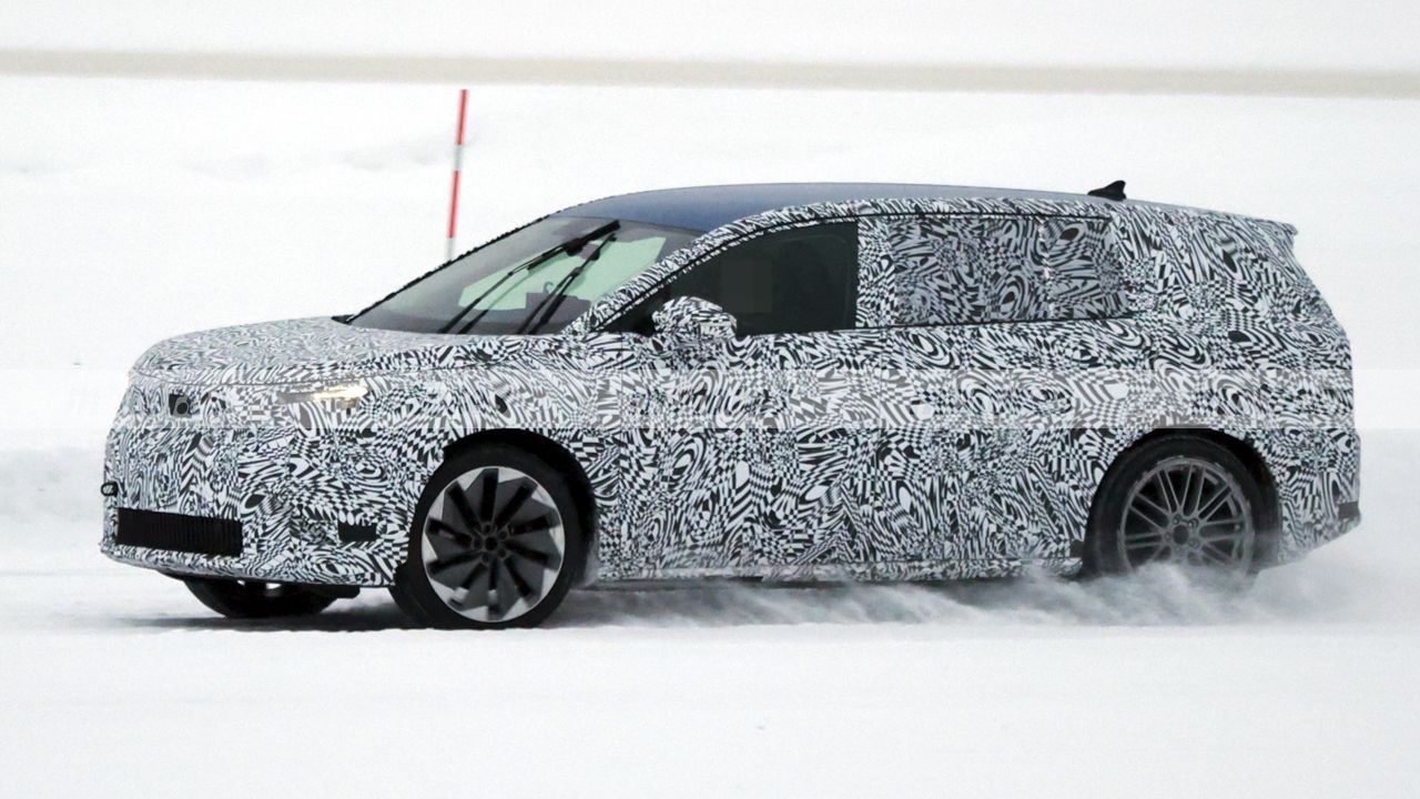 Skoda pone a prueba su gran SUV eléctrico en el hielo, el futuro rival del KIA EV9 sigue su desarrollo 9