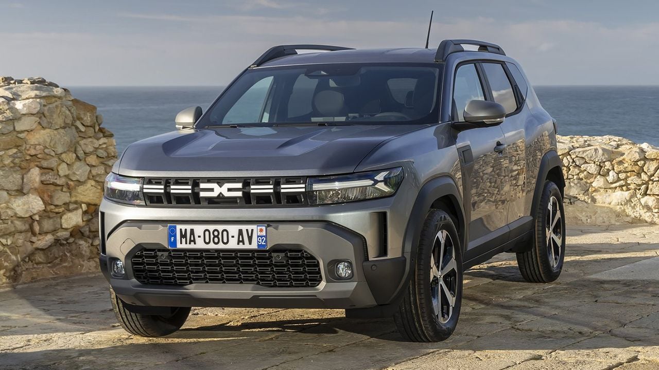 Italia - Enero 2025: Buen arranque del Dacia Duster para acercarse al Jeep Avenger