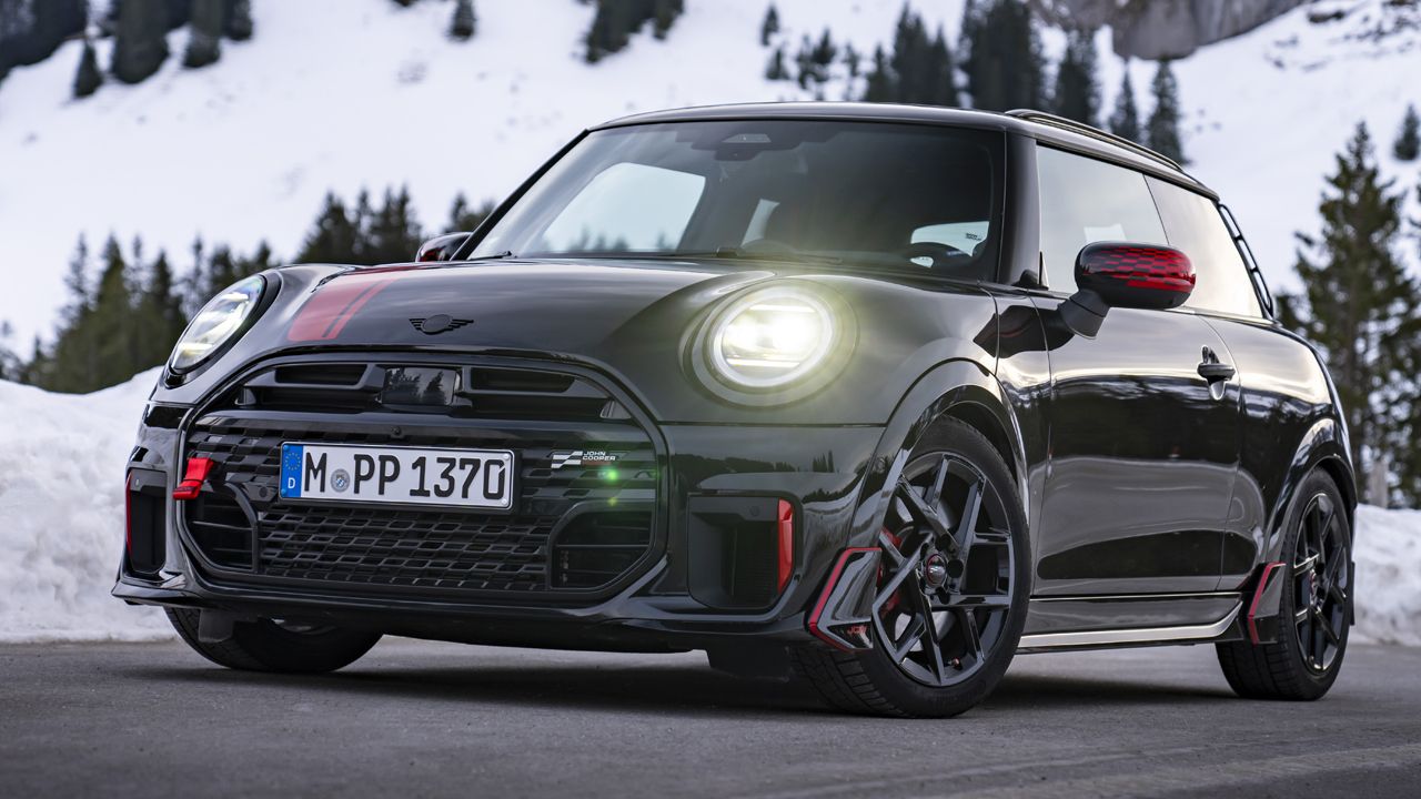 El futuro MINI COOPER dará el salto a la tracción trasera pero no como te imaginas, un 'error' calculado al milímetro