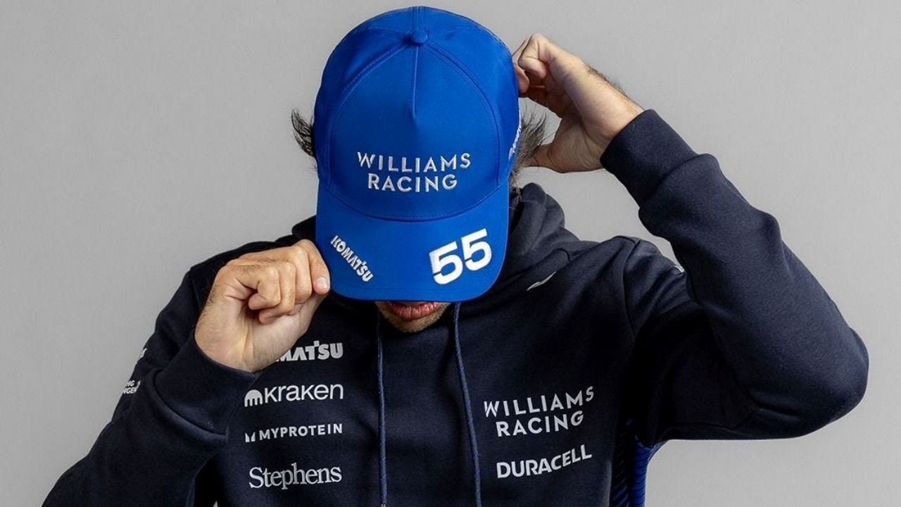 Williams filtra ¿intencionadamente? el casco de Carlos Sainz para la temporada 2025