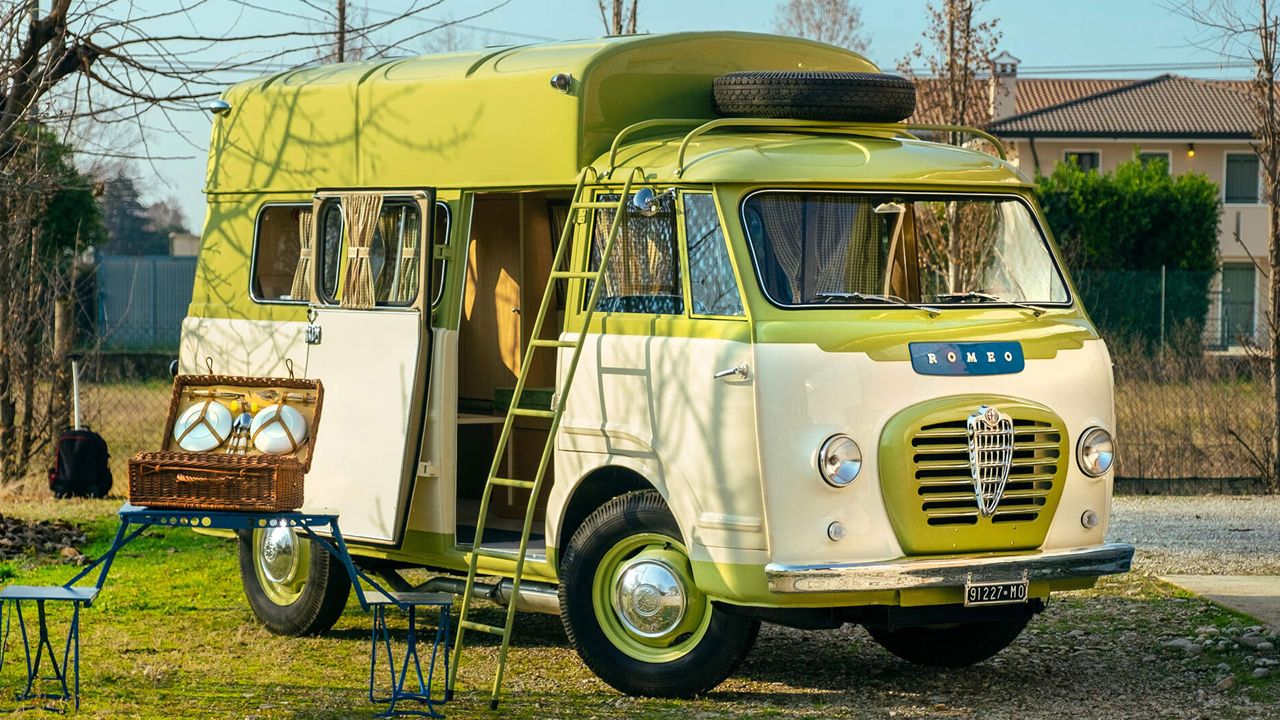 Esta Camper de Alfa Romeo es una gran desconocida, una joya de los 50 que cuesta tanto como un Stelvio