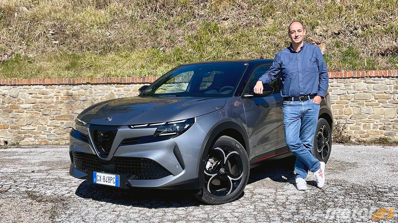 Prueba Alfa Romeo Junior Ibrida Q4, la versión más eficaz del crossover italiano