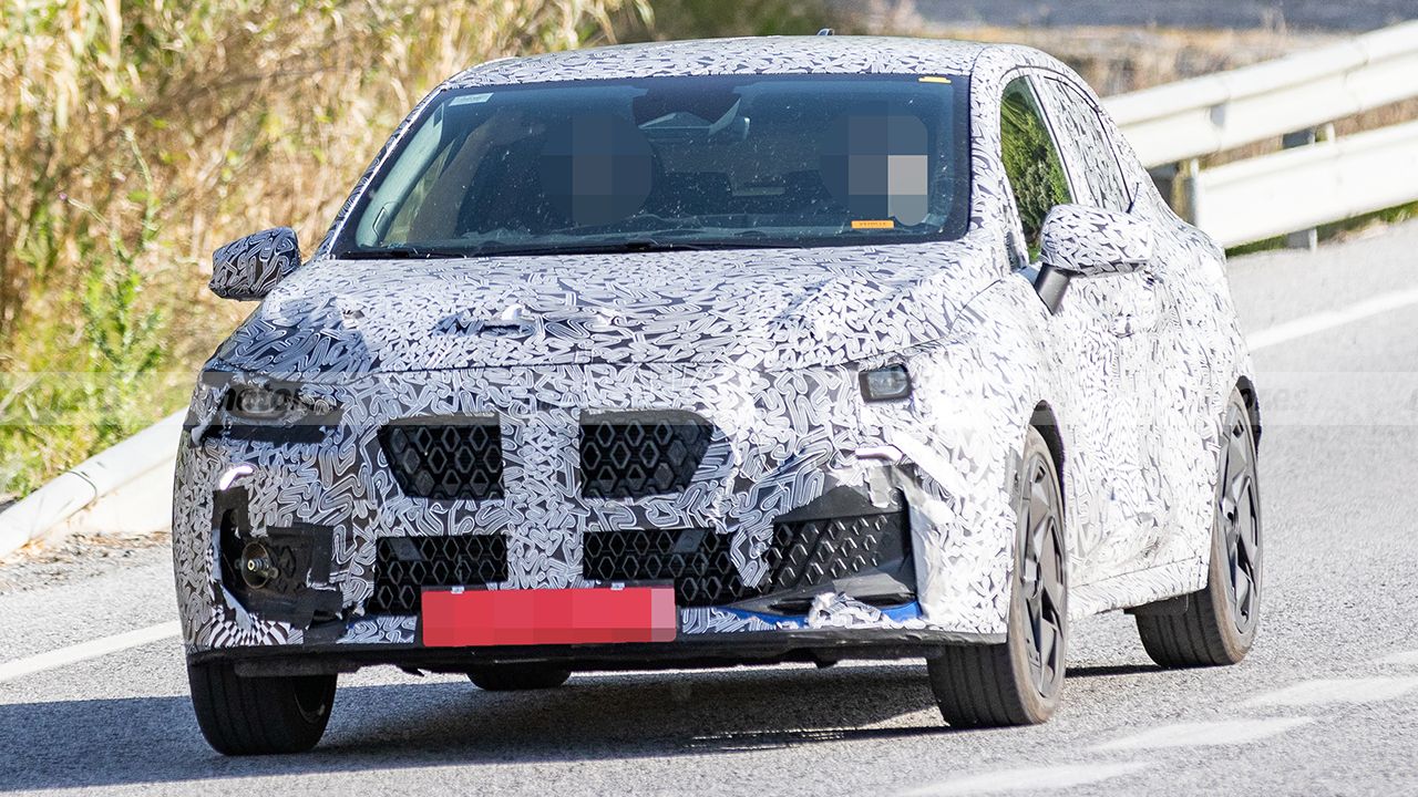 Renault Clio 2026 - foto espía frontal
