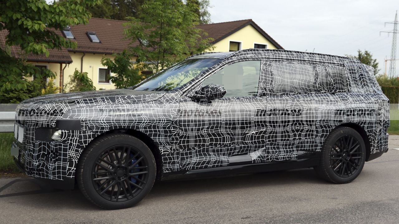 BMW desafía las reglas de Europa con el nuevo X7 2027, primeras fotos espía de este gigante alemán