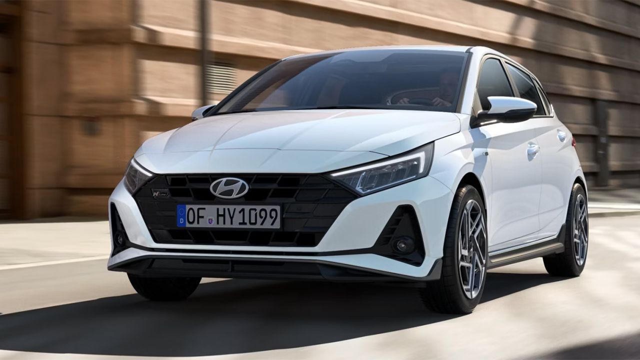 Los coches más vendidos en abril de 2025, el Hyundai i20 cerca de dar la sorpresa