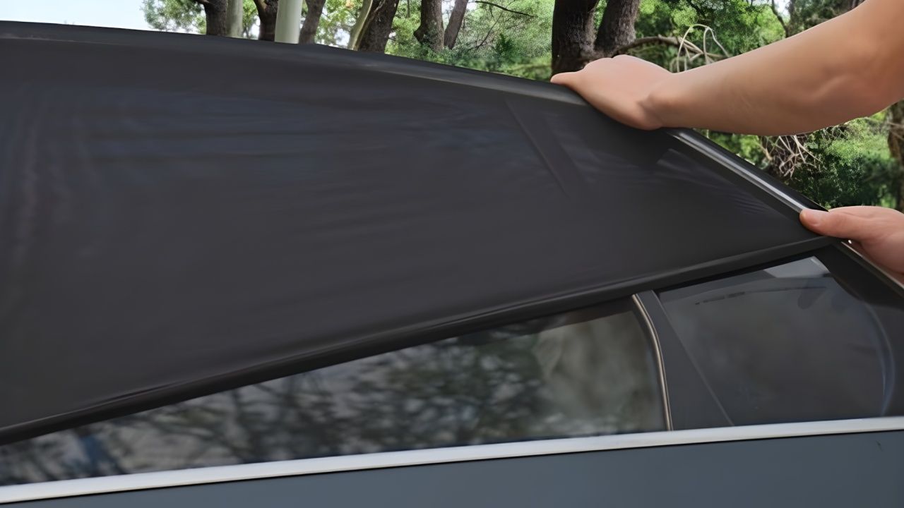 ¿Son legales todas las cortinillas del coche? Esto es lo que dice la DGT