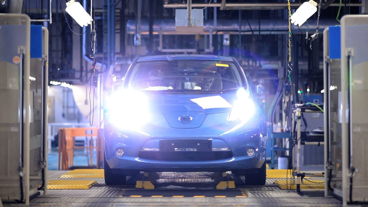 La fábrica que dio a luz el primer LEAF podría convertirse en la víctima de la grave crisis de Nissan