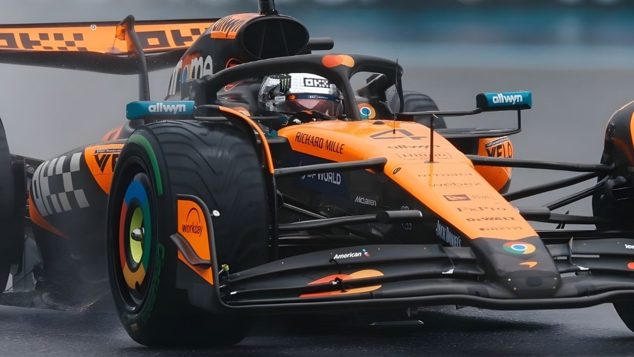 Norris se impone en una carrera Sprint caótica por la lluvia y que acaba en desastre para Alonso y Sainz