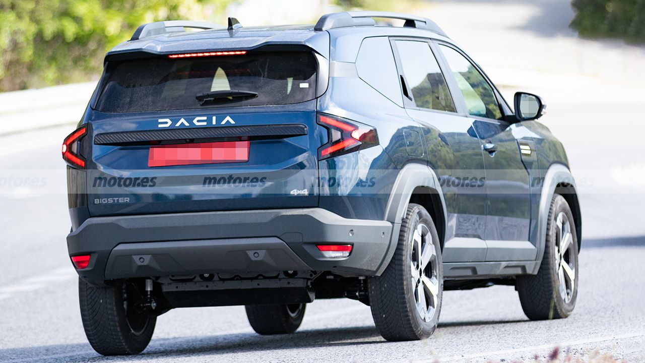 Dacia Bigster e-4WD - foto espía posterior