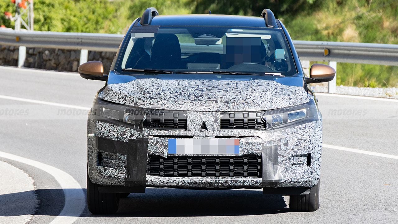 Dacia Sandero Stepway 2026 - foto espía frontal