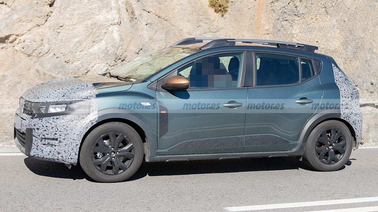 Dacia Sandero Stepway 2026 - foto espía lateral