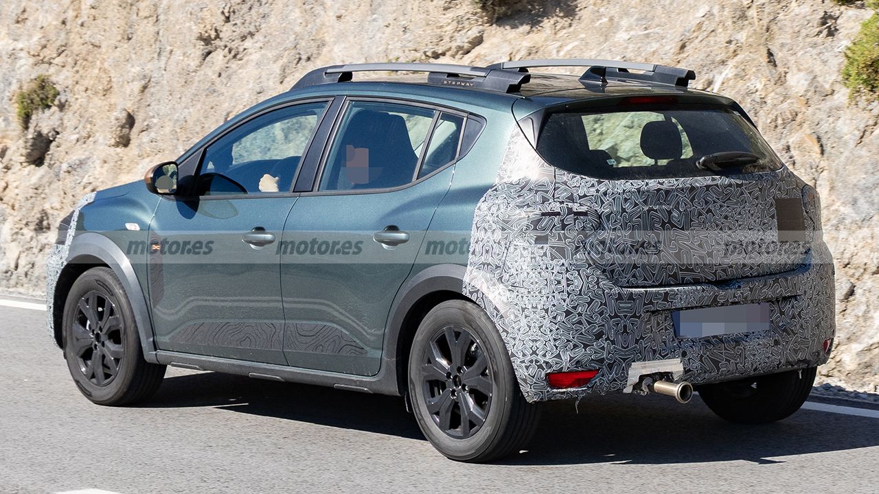 Dacia Sandero 2026 - foto espía posterior