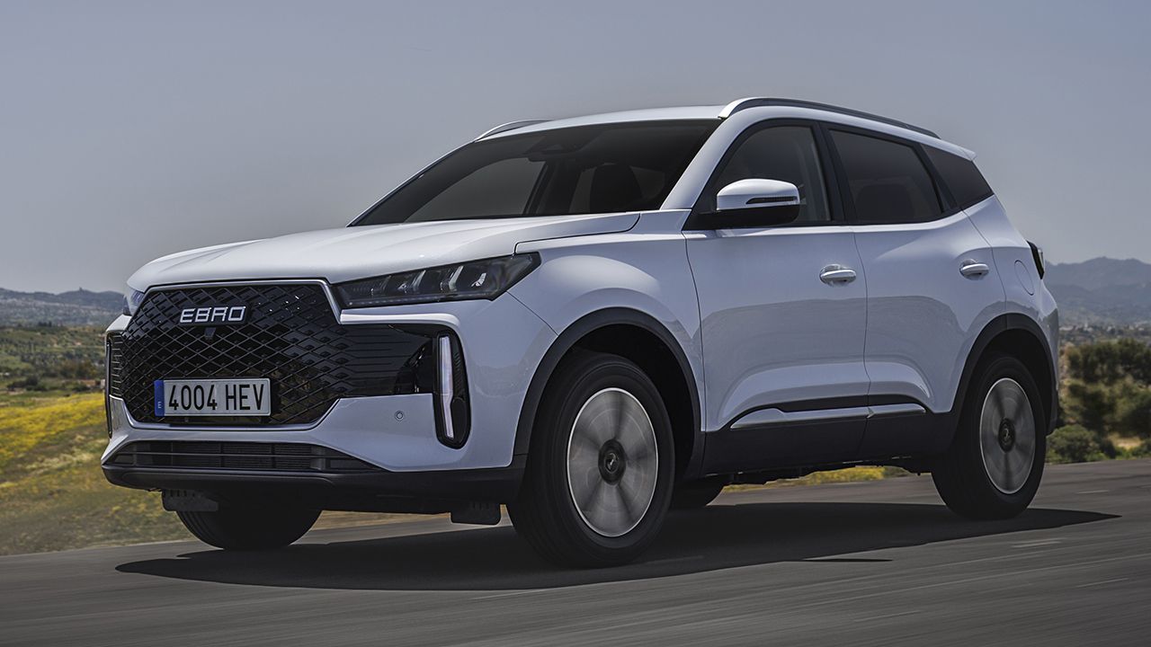 Nuevo EBRO S400, el SUV híbrido HEV de precio rompedor que apunta a MG y Dacia