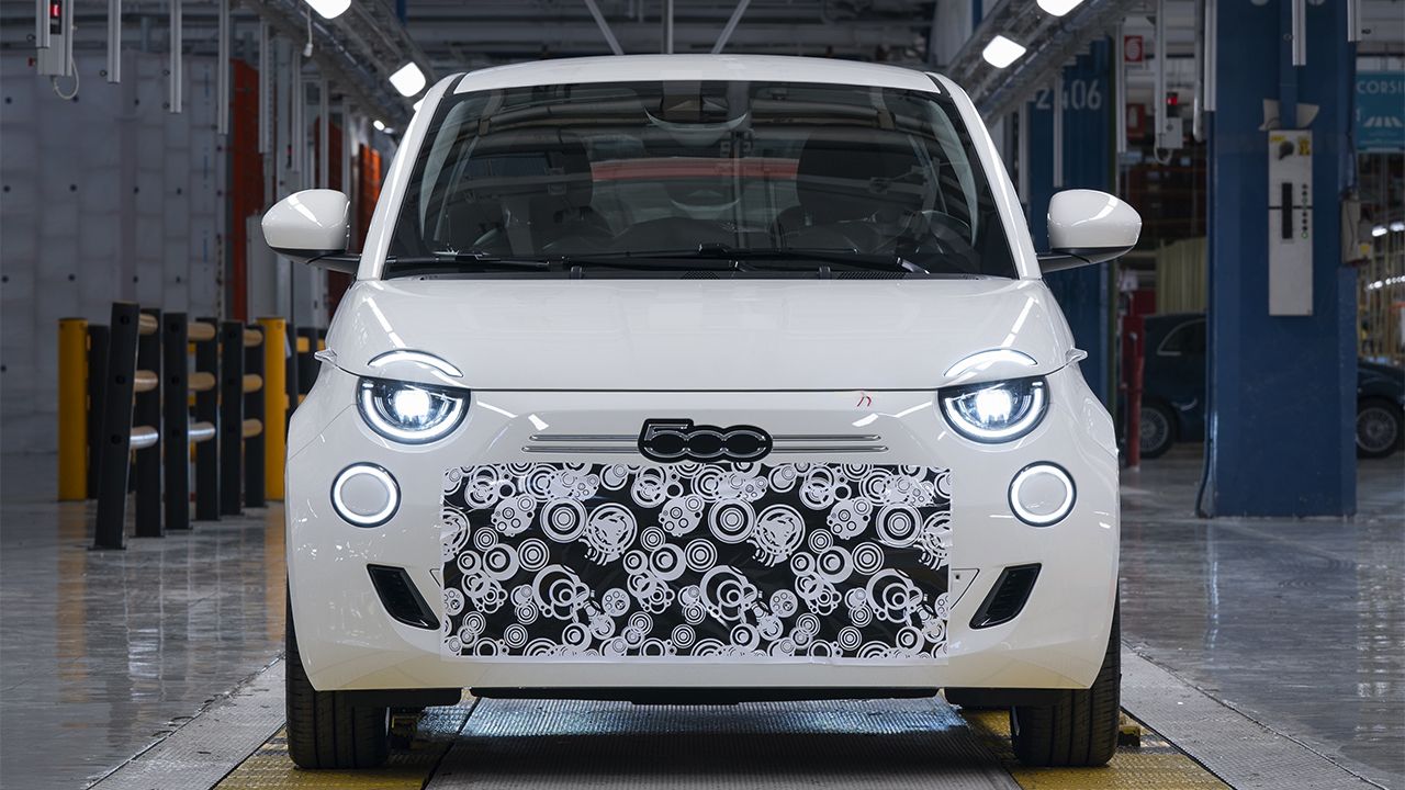El FIAT 500 quiere volver a reinar en Europa, ahora es híbrido pero todavía no está completamente listo