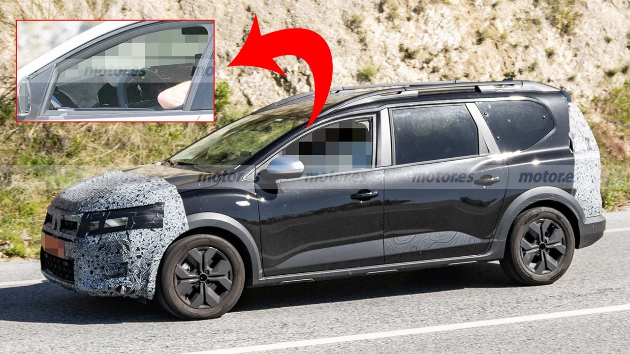 El interior del nuevo Dacia Jogger 2026 será más tecnológico, estas fotos espía desvelan la gran novedad