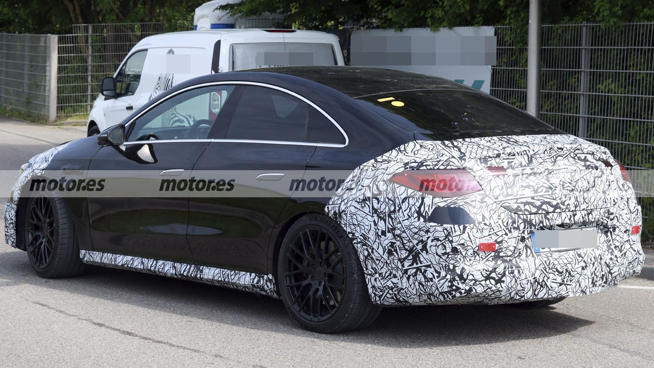 Fotos espía Mercedes-AMG CLA 45 EQ Technology 2026.