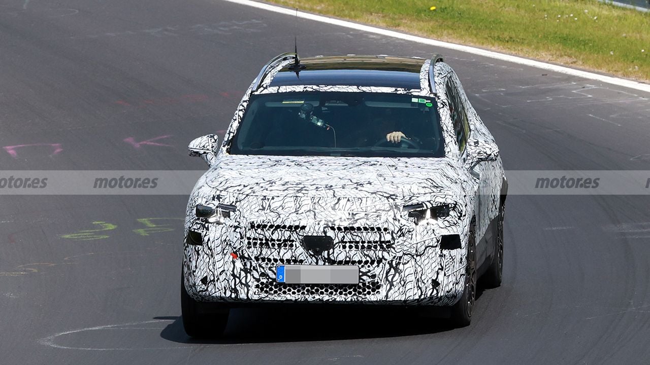 Mercedes GLB 2027 - foto espía frontal