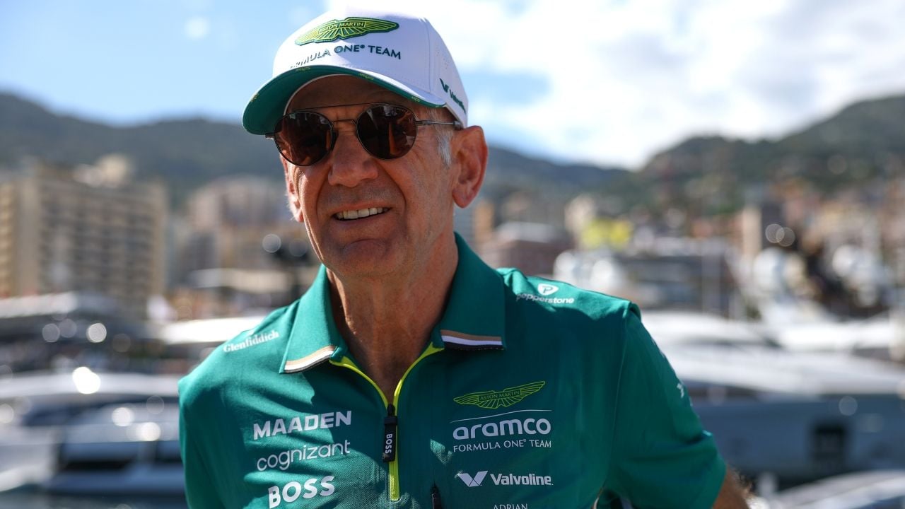 Newey está en Mónaco para un encargo que no tiene nada que ver con el Aston Martin AMR25