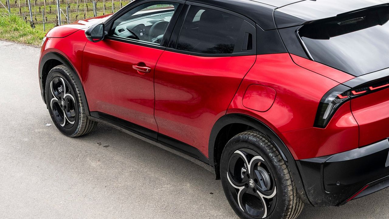 Es rival del Audi Q2 pero con etiqueta ECO como el Lexus LBX y, con un diseño italiano, este SUV es una gran compra