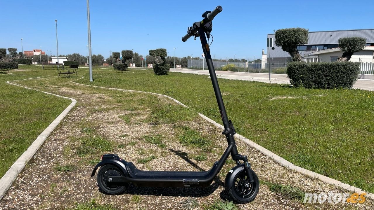 Hasta 600W y 29 km de autonomía, la gama de patinetes eléctricos NIU KQi 100 llega a España con precios interesantes