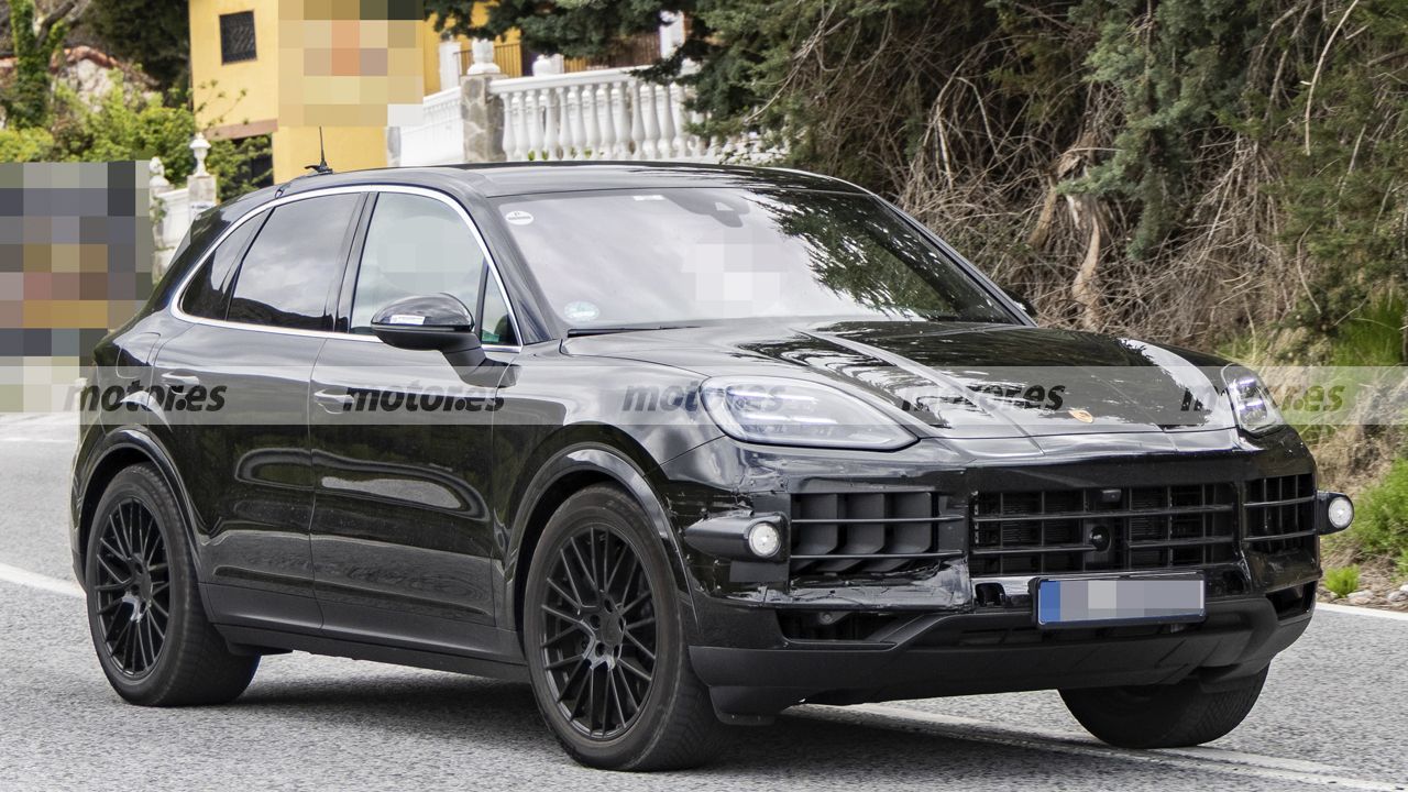 El Cayenne de gasolina no está muerto, primeras fotos espía del gran SUV de Porsche que llega en 2027