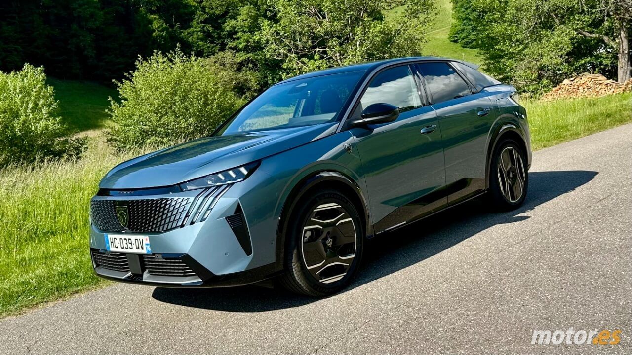 Prueba Peugeot E-3008 y E-5008 Dual Motor, la tracción total llega a los SUV eléctricos más grandes de la marca