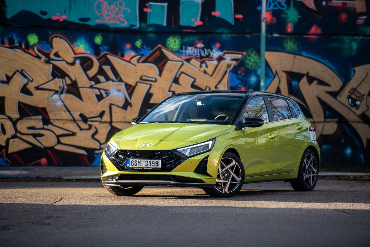 España - Abril 2025: El Hyundai i20 bate récords para encararse con el Dacia Sandero