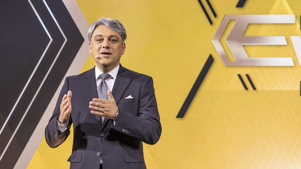 “Necesitamos coches que la gente pueda pagar”, el CEO de Renault alerta sobre la subida de precios