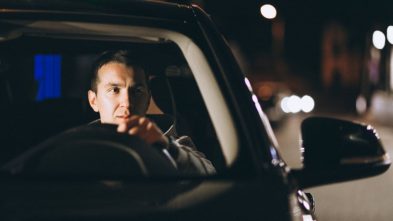 «No habléis dentro de los coches eléctricos», el Gobierno británico alerta del posible espionaje chino