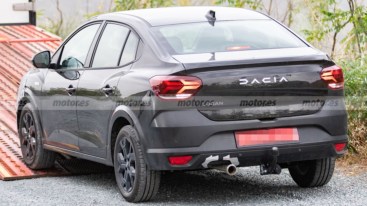 Dacia Logan 2026 - foto espía posterior